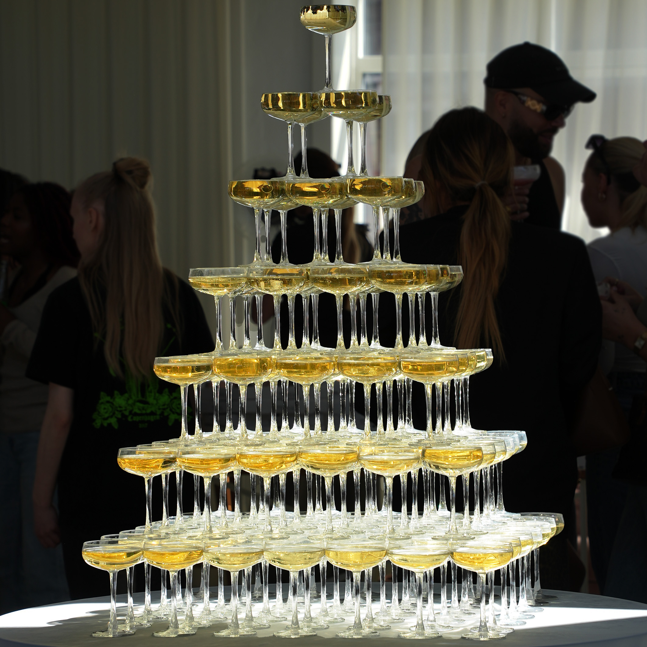 Bryllupsfest og champagnetårn